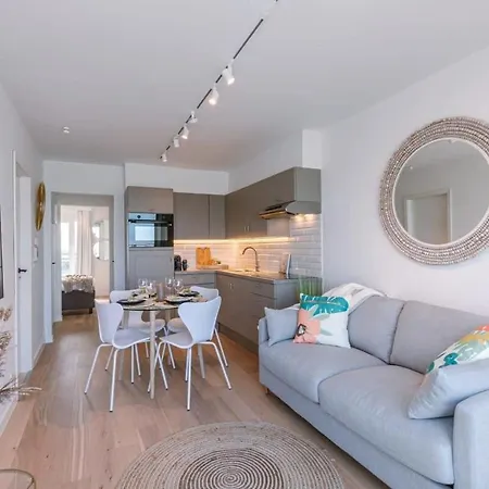 Huswell - Stunning Seafront Apartment Knokke-Heist