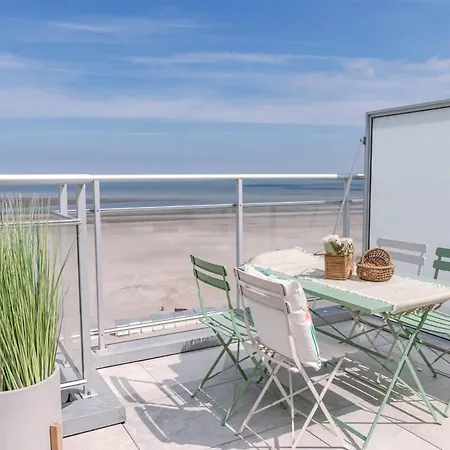 Huswell - Stunning Seafront Apartment