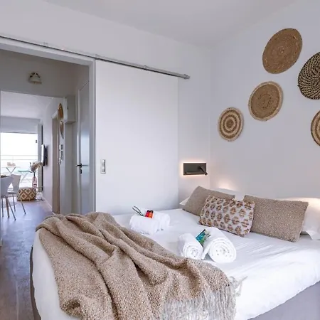 Huswell - Stunning Seafront Apartment *