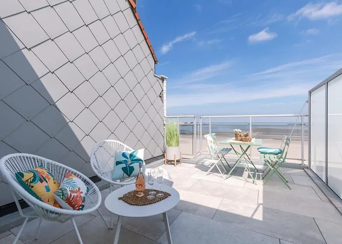 Casiola - Stunning Seafront Apartment *