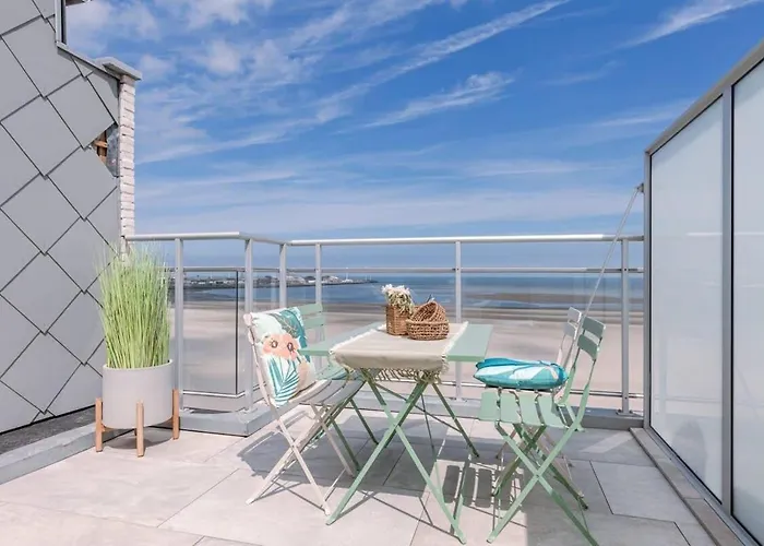 Casiola - Stunning Seafront Apartment *